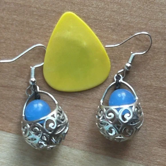💙Chic Silver & Blue Filigree Earrings - Picture 3 of 5